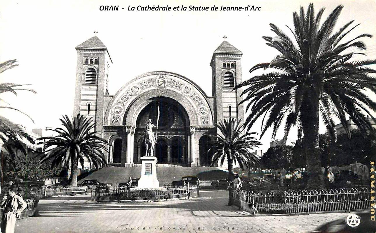 Oran - Cathedrale et Statue Jeanne d'Arc.jpg